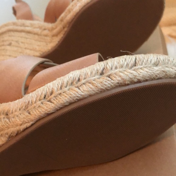Francesca’s Inwood Nude Twistfront sandals. Wedge. NEW IN BOX Spring Summer Shoe - Picture 5 of 6